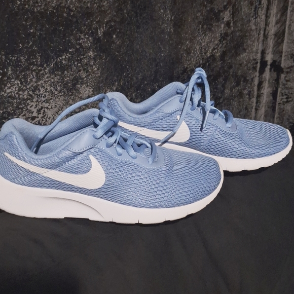 Nike Other - Nike shoes youth